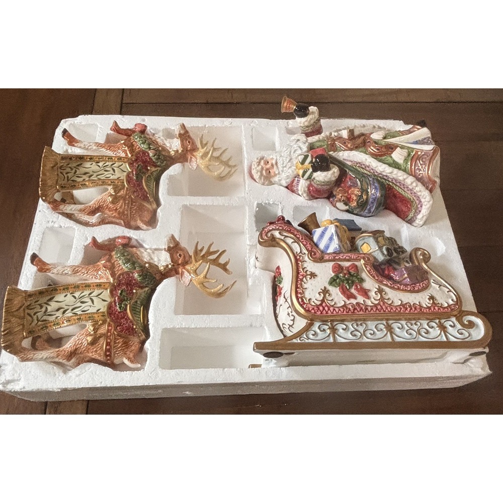 Kirkland Signature Santa & Sleigh w/ Reindeer Candle Holders w/ Box 4 PC MINT
